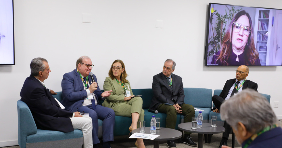 Mesa-redonda discute desafios e estratégias para promover a saúde mental de pediatras